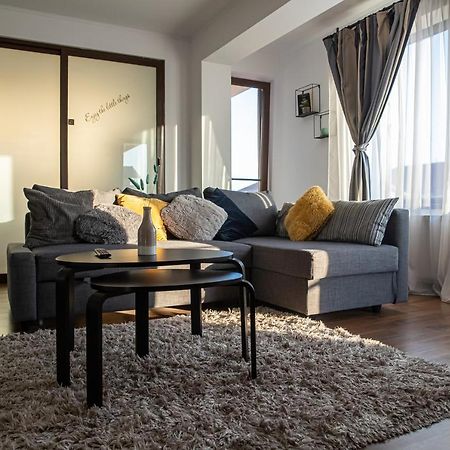 Apartament Tatu Bar&Grill Otopeni Luaran gambar