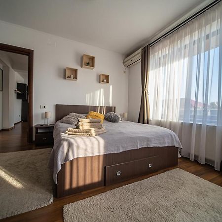 Apartament Tatu Bar&Grill Otopeni Luaran gambar