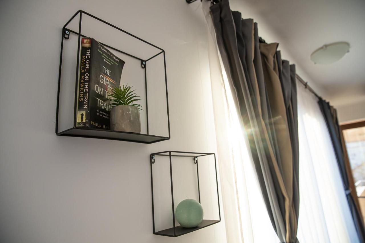 Apartament Tatu Bar&Grill Otopeni Luaran gambar