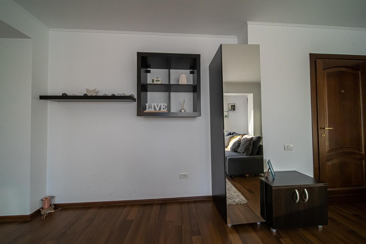 Apartament Tatu Bar&Grill Otopeni Luaran gambar