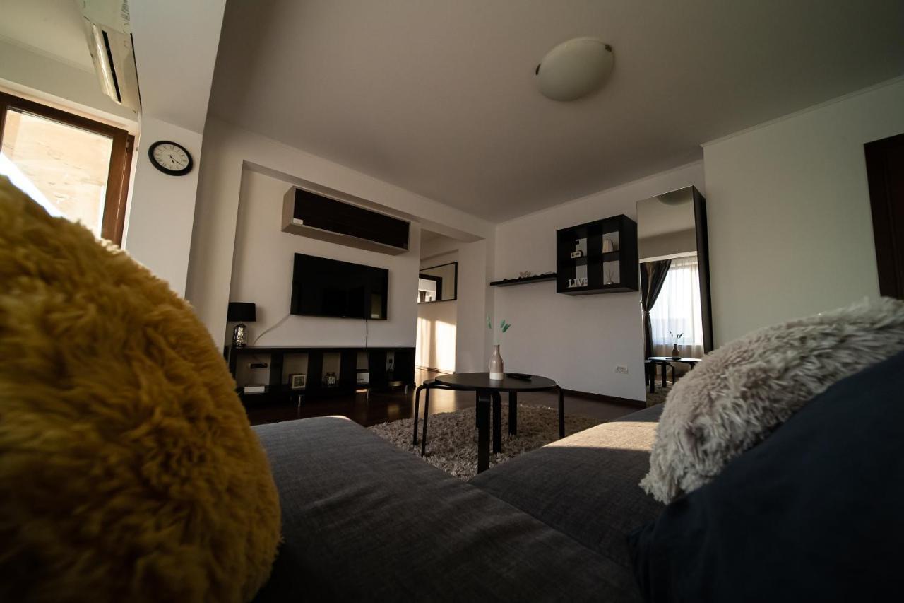 Apartament Tatu Bar&Grill Otopeni Luaran gambar