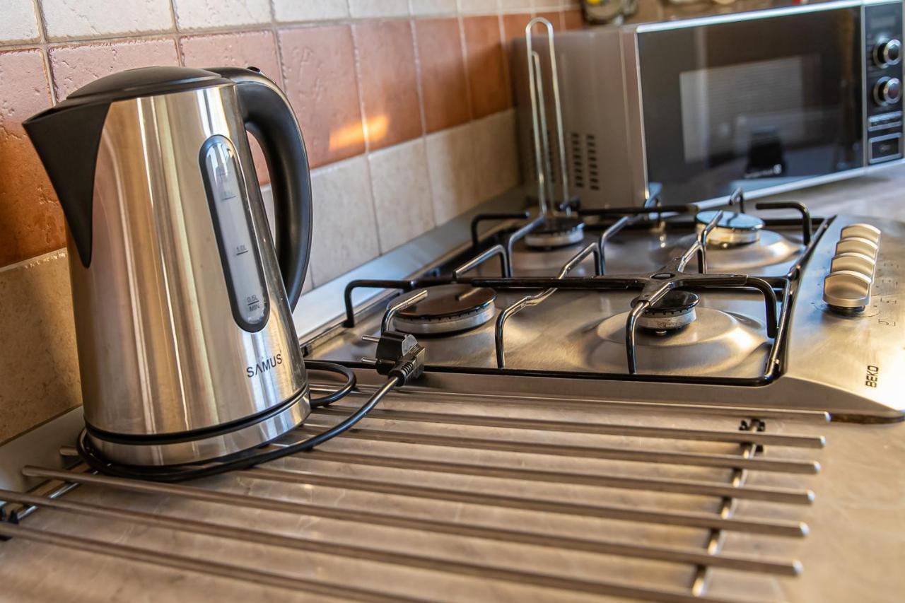 Apartament Tatu Bar&Grill Otopeni Luaran gambar