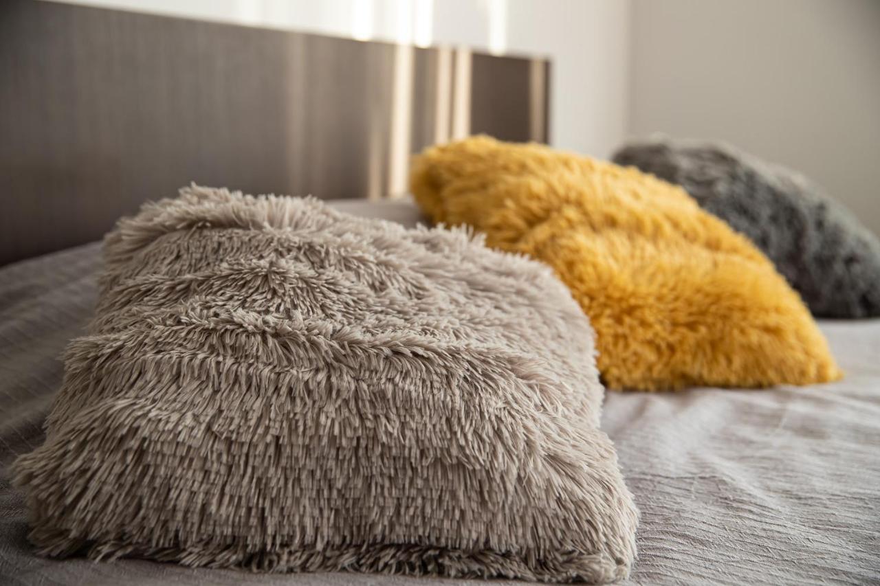 Apartament Tatu Bar&Grill Otopeni Luaran gambar