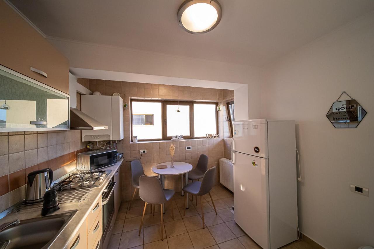 Apartament Tatu Bar&Grill Otopeni Luaran gambar