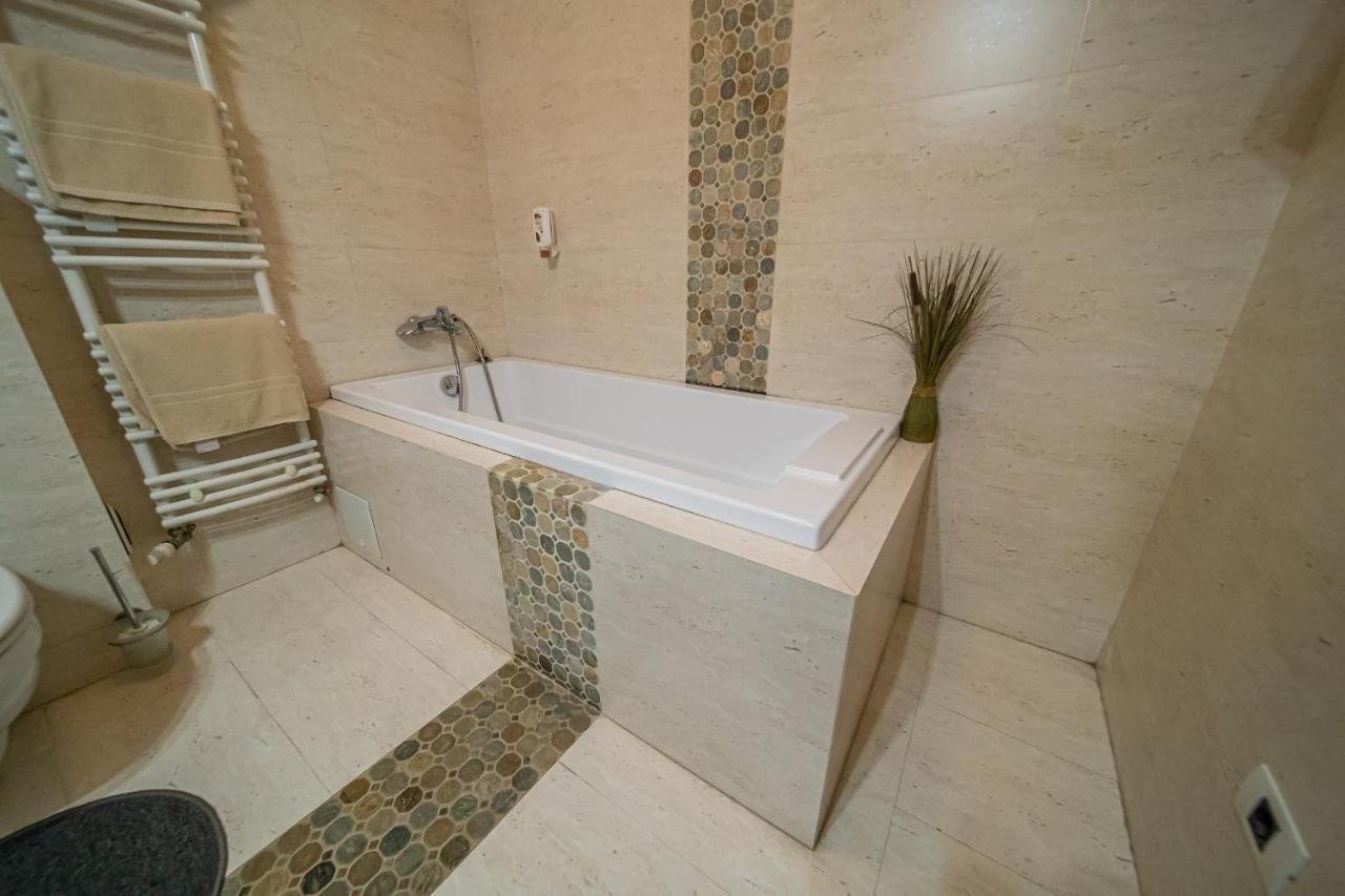 Apartament Tatu Bar&Grill Otopeni Luaran gambar