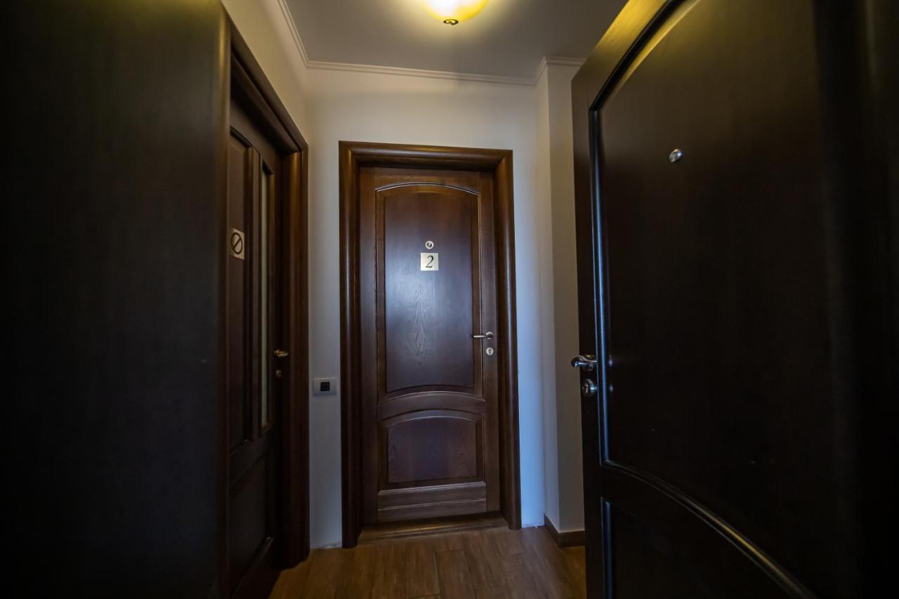 Apartament Tatu Bar&Grill Otopeni Luaran gambar