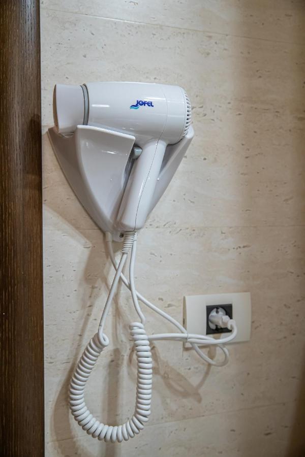 Apartament Tatu Bar&Grill Otopeni Luaran gambar
