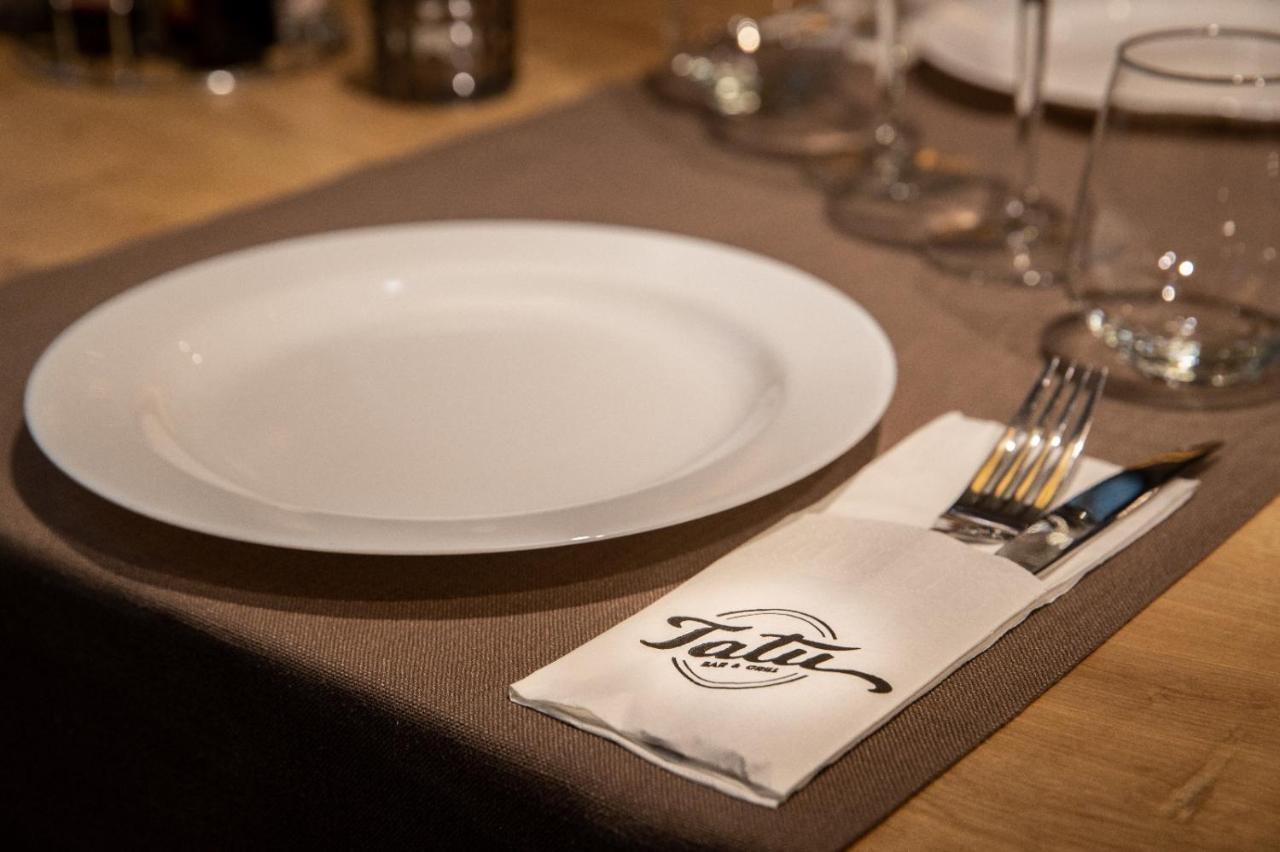 Apartament Tatu Bar&Grill Otopeni Luaran gambar