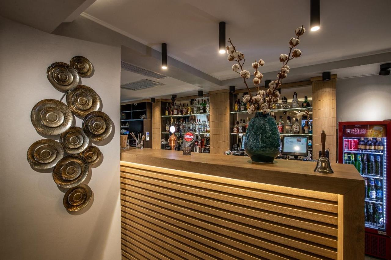 Apartament Tatu Bar&Grill Otopeni Luaran gambar